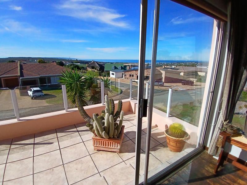 5 Bedroom Property for Sale in Stilbaai Wes Western Cape